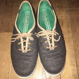 Keds Velcro Material Shoes with daisies on heel